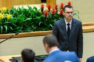 Parlamentaras D. Jakavičius žada inicijuoti diskusijas dėl privalomo istorijos egzamino: jaunimui trūksta kritinio mąstymo