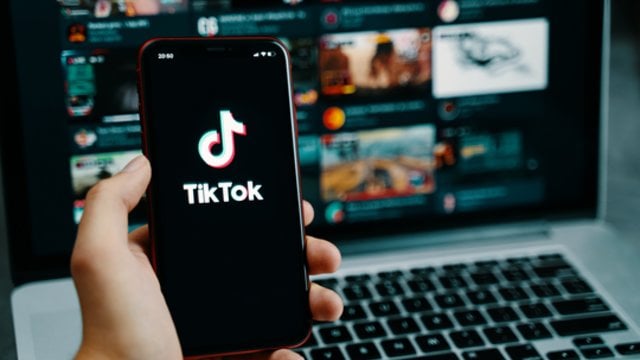 D. Trumpas leistų „TikTok“ tęsti veiklą, tačiau yra vienas „bet“