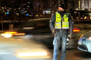 Neblaivų vairuotoją Kėdainių rajone pristabdė gyvatvorė: įpūtė įspūdingą kiekį promilių