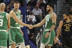 „Celtics“ varžovų tvirtovėje išsityčiojo iš „Warriors“