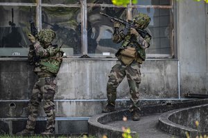 Iš Prancūzijos – griežtas pareiškimas: pasikeitusi JAV gynybos pozicija yra „spyris į užpakalį“