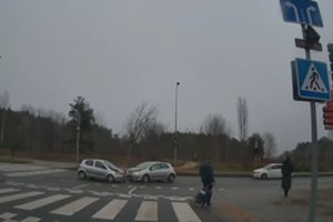 Nufilmavo žioplą avariją Vilniuje – pasklidus vaizdo įrašui komentatoriai vairuotojams buvo negailestingi