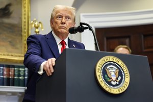 Italijos politikė: D. Trumpas apimtas visagalybės kliedesio