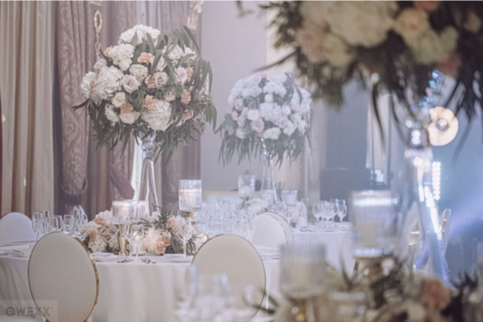 Vestuvių planavimas su OWEXX: kokios tendencijos vyraus 2025 metais?