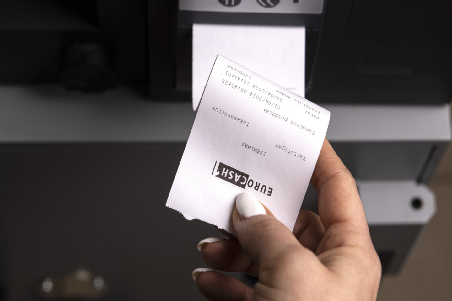 Dažna įmonė, užtikrinanti apyvartą grynaisiais, ilgainiui susiduria su rūpesčiais juos savarankiškai inkasuojant.