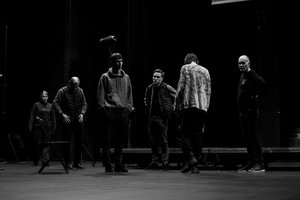 JMDT premjera „Priešinimosi melancholija“: kaip žmonės reaguoja į santvarkos žlugimą?