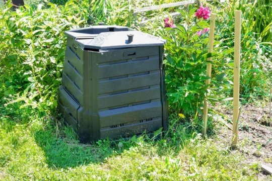 Ruošiamės pavasariui: pradėtas kompostavimo dėžių dalinimas