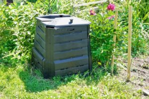 Ruošiamės pavasariui: pradėtas kompostavimo dėžių dalinimas