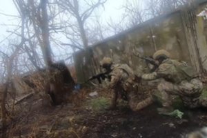 Slepia nuostolius drastiškais būdais: rusai padegė kolektorių su šimtu žuvusių savo kareivių