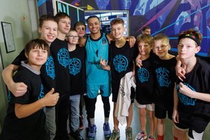 „Tarp Vilkų“ epizode – svarbi pergalė, sirgalių šypsenos ir „One Team“ projekto šventė