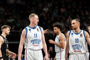 „Anadolu Efes“ pralaimėjimų seriją nutraukė varžovus nušluodami 44 taškų skirtumu