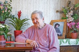 Neįtikėtina, ką sugeba ši 100-metė kaunietė: sportuoja, puošiasi ir kerta lašinius bei bulves