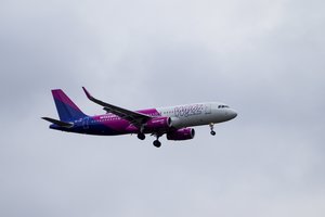 Lietuvoje nenusileido iš Anglijos skridęs lėktuvas: pranešė, kas nutiko