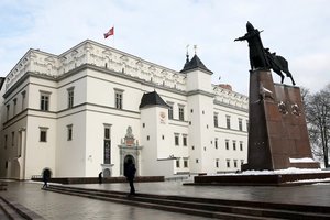 Vilniaus kvadratas – nuo gimtadienio su varnomis iki „Aidos“ transliacijos iš Niujorko