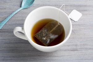 Kas nutinka, jei išspaudžiate arbatos maišelį: geriau to nedarykite