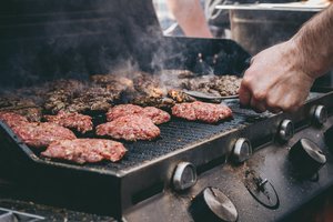 Spjūvis į veidą medikams: vyras 8 mėnesius valgė vien mėsą – štai kaip pasikeitė jo kūnas