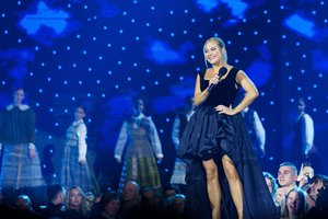 M.A.M.A. transliacija prasidėjo N. Pareigytės kandžiomis replikomis „Šeškėms“: „Naktį palikai mane prie Bžesko“