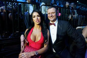 Danielius Bunkus M.A.M.A. apdovanojimuose pasirodė su žavia tamsiaplauke: kaustė žvilgsnius