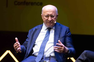 A. Kubilius valdančiųjų kalbas apie gynybos finansavimą ES lėšomis vadina nesolidžiomis