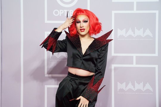 Ugnį ir ledą demonstravusios „Drag“ karalienės pasidalijo, kaip vertina šių metų M.A.M.A vedėjus: pažiūrėsime, kas geriau