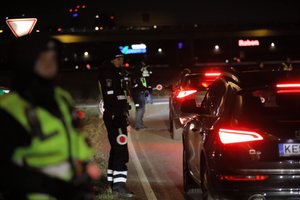 Per vakarą patikrino daugiau nei tūkstantį automobilių: įkliuvo girti ir plikomis padangomis važiavę drąsuoliai