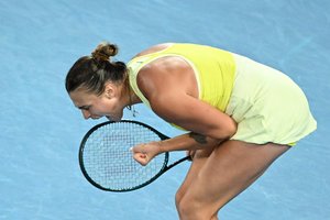 Šokas Melburne: baltarusė sensacingai pralaimėjo „Australian Open“ finalą – po nesėkmės puolė į isteriją