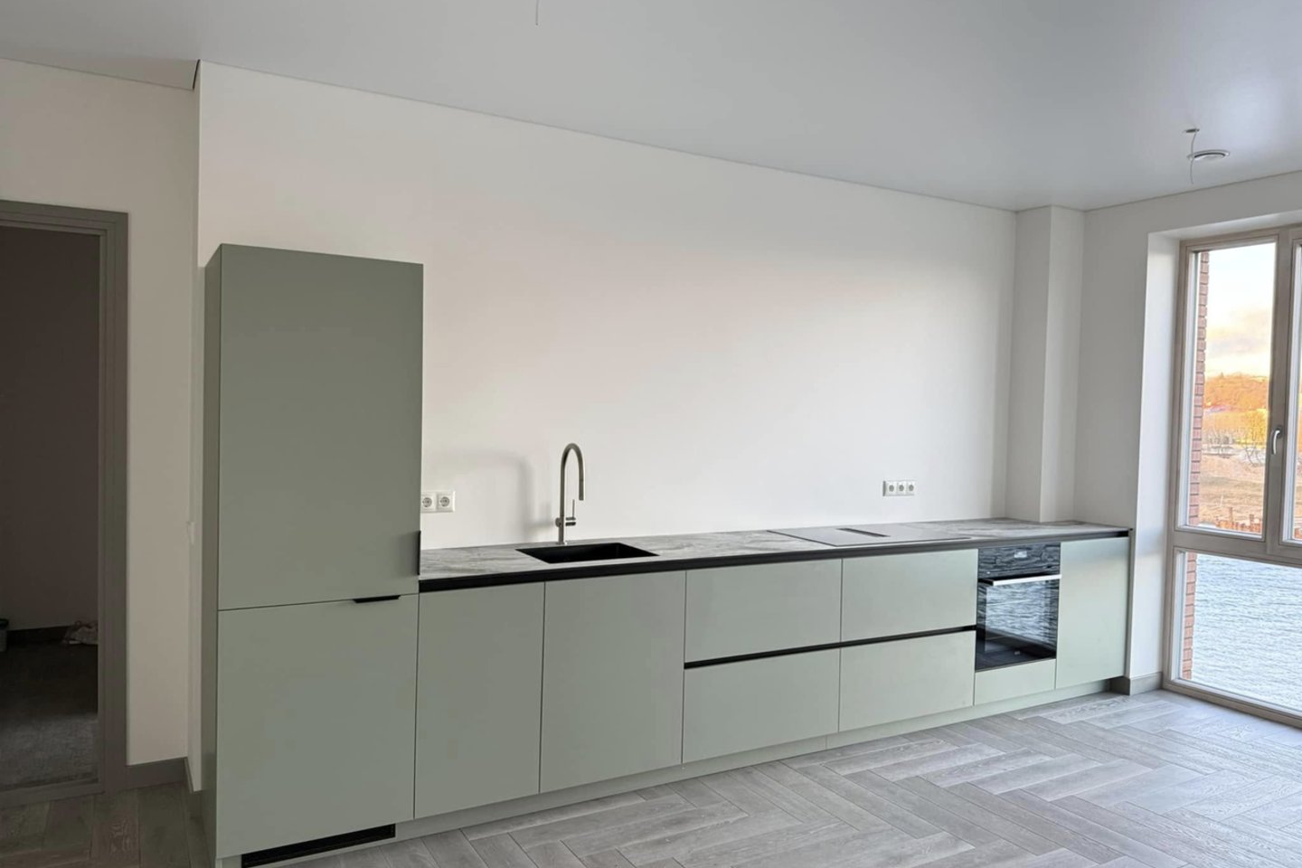 Mohammado pagamintas virtuvės baldų komplektas.<br>„MobaoBaldai“ feisbuko/kaunas.kasvyksta.lt nuotr.