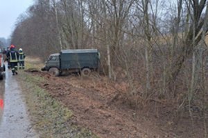 Zarasų r. apvirto automobilis su 12 medžiotojų – žuvo žmogus, dar penki žmonės sužaloti