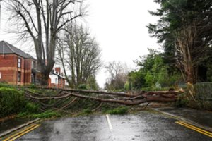 Airijoje po audros siausmo tūkstančiai žmonių vis dar neturi elektros
