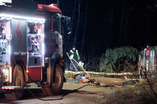 Apsivertus BMW X5 Vilniaus rajone žuvo vairuotojas