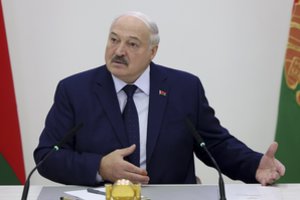 Balsą atidavęs A. Lukašenka: man visiškai nesvarbu, ar pripažįstate rinkimus