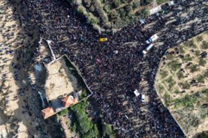 Gazos pareigūnai: Izraelis užtvėrė kelią dešimtims tūkstančių palestiniečių grįžti namo