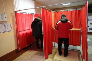 Baltarusijos prezidento rinkimuose iki 16.00 val. vietos laiku esą balsavo 75,49 proc. rinkėjų