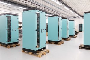 „SoliTek“ naujiena rinkai – verslui skirtas išmanus elektros energijos kaupiklis