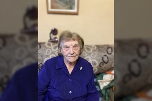 Šimtametė buvusi mokytoja džiaugiasi gyvenime sutiktais gerais žmonėmis