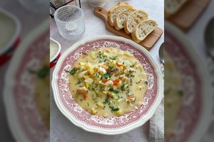 Jeigu dar negaminote kopūstų sriubos su lydytu sūriu, būtinai išbandykite šį receptą – nenusivilsite