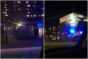 Po susidūrimo Vilniuje vienas automobilis apsivertė – avarija sukėlė didžiules grūstis judrioje gatvėje