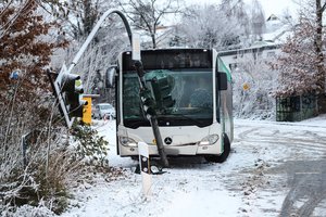 Lenkija: autobusui įsirėžus į vilkiką, sužeista 14 žmonių, iš jų du – sunkiai