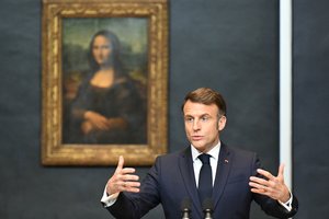 E. Macronas: paveikslas „Mona Liza“ bus eksponuojamas atskirame Luvro kambaryje