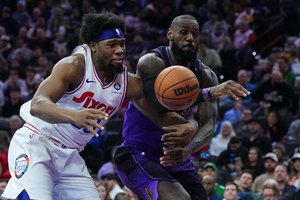 Nuostabus nesenstančio L. Jameso pasirodymas neišgelbėjo „Lakers“ nuo pralaimėjimo