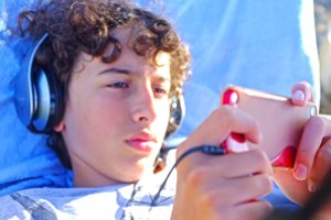 Paauglys virtualioje erdvėje: du gyvenimai ir jų keliami iššūkiai