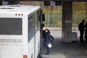 Ministrų kabinetas nepritarė siūlymui leisti vežti nepritvirtintus dviračius tarpmiestiniuose autobusuose