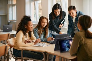 Vilniaus savivaldybei bus perduota daugiau kaip 1,5 tūkst. kompiuterių: sieks spartinti IT diegimą ugdyme