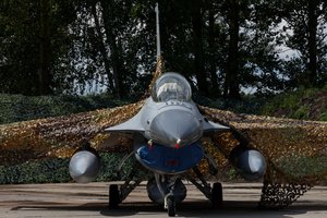 Ukrainos saugumo tarnyba: buvo ruošiamasi sunaikinti naikintuvus „F-16“