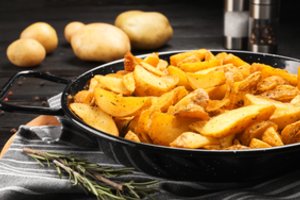 Jei norite gardžiausiai apskrudusių bulvių, išbandykite vieną gudrybę su šiuo prieskoniu