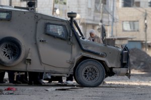 Izraelio pajėgos teigia nesitrauksiančios iš Dženino Vakarų Krante