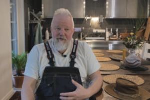 Po žmonos gimtadienio – tiesiai prie ūkio darbų: taip šerti karvių V. Radzevičiui dar neteko