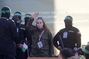 „Hamas“ Raudonajam Kryžiui perdavė dar du Izraelio ir penkis užsienio įkaitus