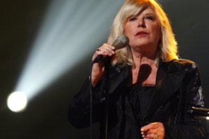Mirė dainininkė ir aktorė Marianne Faithfull