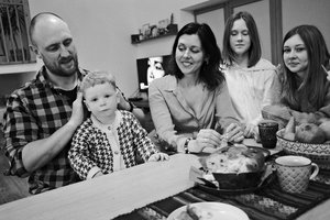 Jauna pora pavėžėjo mašinas stabdžiusį berniuką: liko tokie sukrėsti, jog tai pakeitė gyvenimą